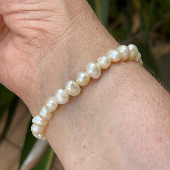 Cultured freshwater creamy white pearl stretchy bracelet bangle - Picture 3 of 4
